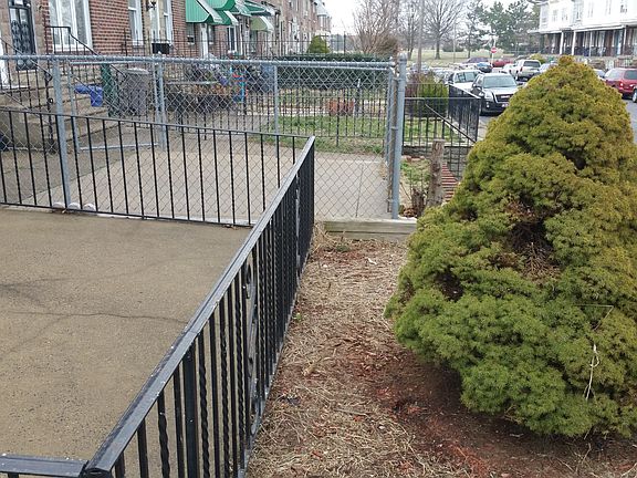 3rd image of 617 E Sanger Street