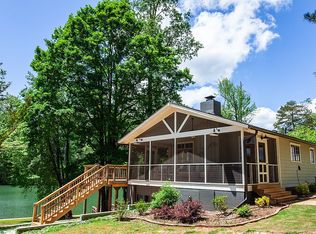 912 Point Pl, Tamassee, SC 29686