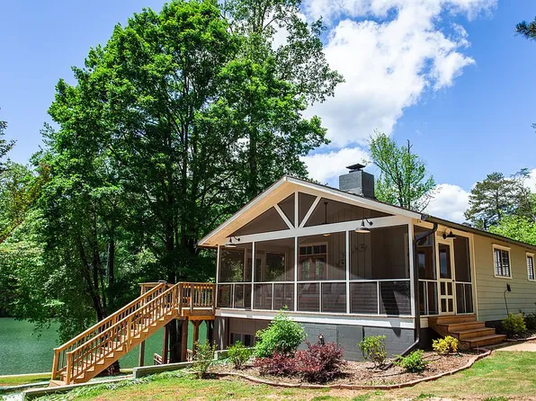 912 Point Pl, Tamassee, SC 29686