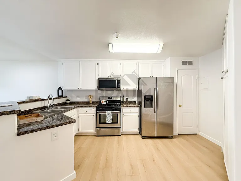7323 WINNETKA — Photo 3