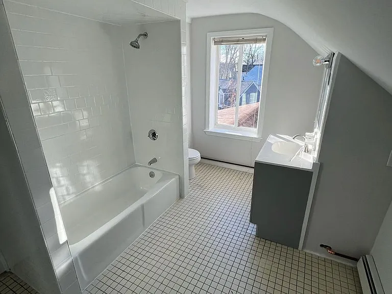 528 Main St #2 — Photo 3