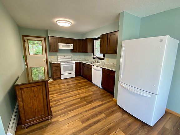 3rd image of 1050 Front St