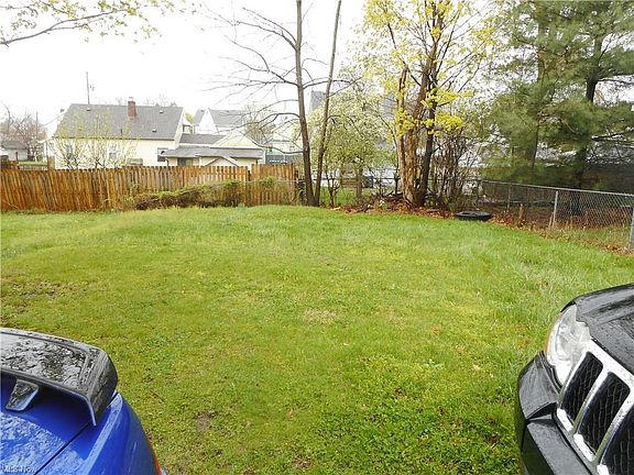 4th image of 980 Pardee Ave