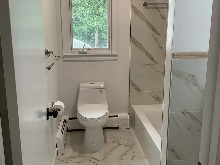 442 Surrey Ln — Photo 6