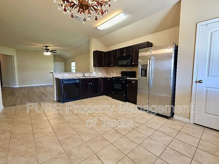 433 Moulins Ln — Photo 6