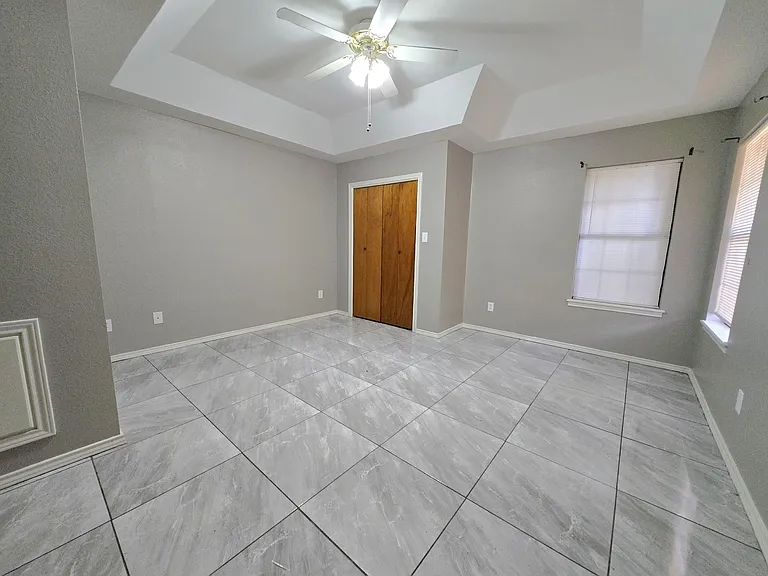 914 W Pierce Ave — Photo 5