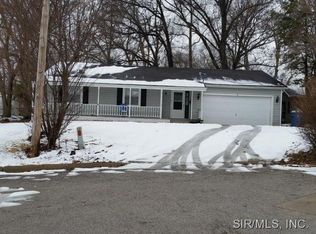 8 Avon Pl, Alton, IL 62002