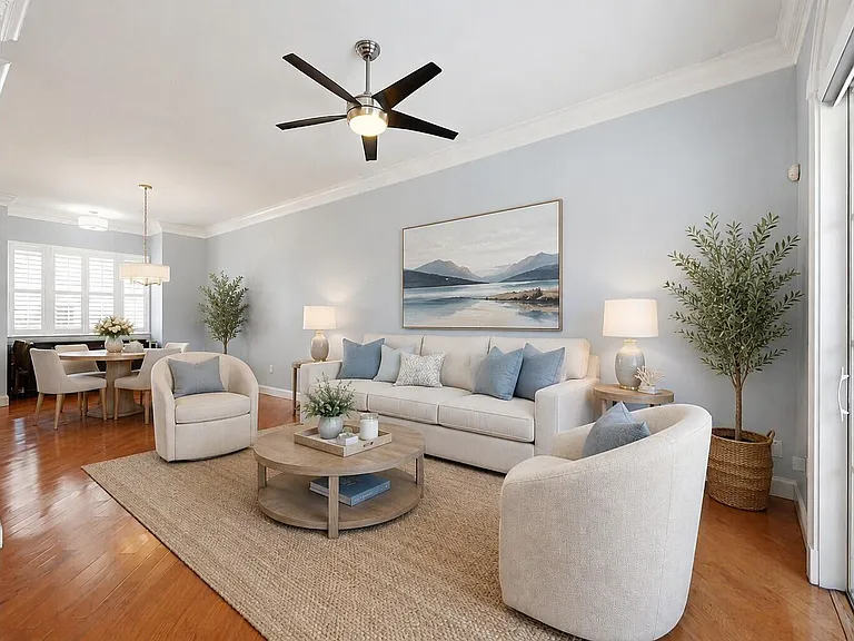 542 NE 7th Ave #2 — Photo 3