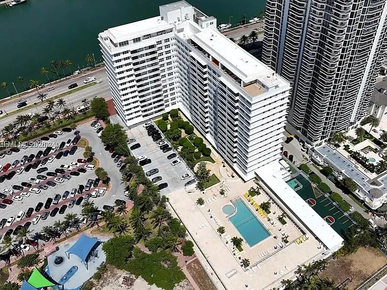 4747 Collins Ave #709 — Photo 33