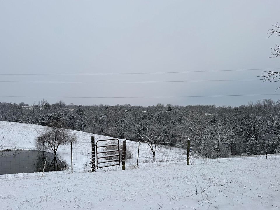 2nd image of 433 Windy Ridge Ln