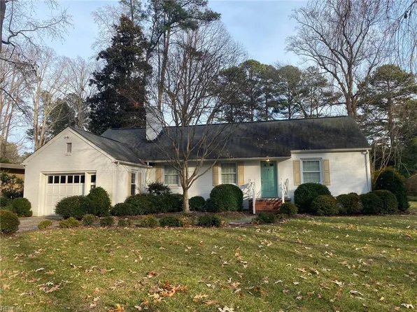 4 Merry Cir, Newport News, VA 23606