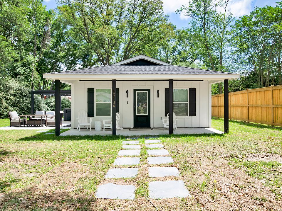 One level Industrial furnished home.