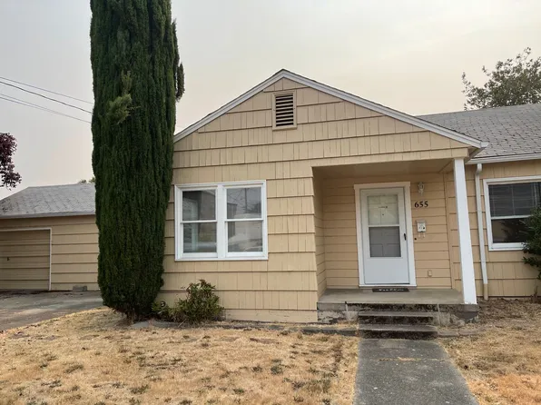 655 W Fairhaven St, Roseburg, OR 97471