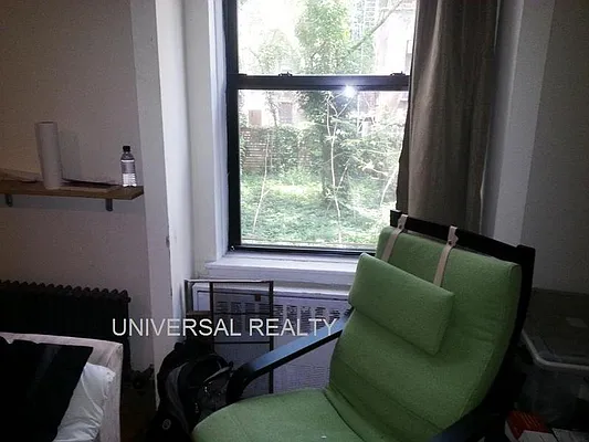 Rented by Universal Realty Group | media 20