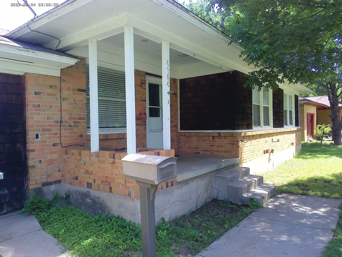 Building Photo - 4104 Hughes Dr