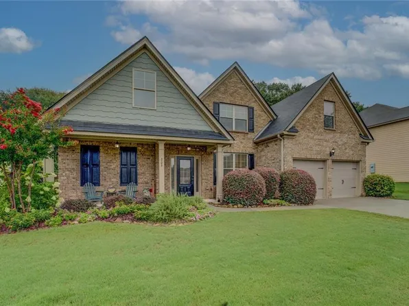 209 Birchwood Dr, Loganville, GA 30052