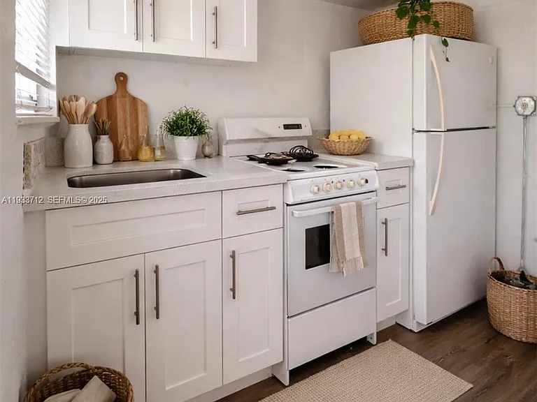 251 Hibiscus Dr #4 — Photo 3