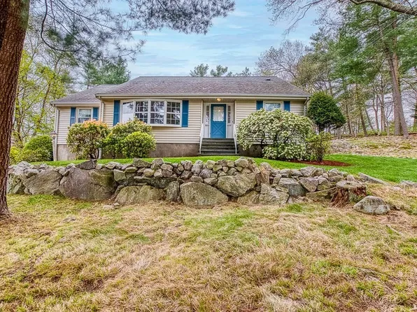 22 Laurie Ln, Dedham, MA 02026