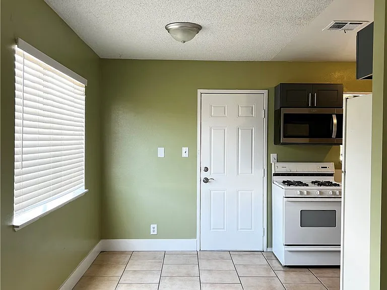 6311 Newville Ave — Photo 10