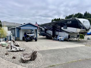 3 Pond Ln, Lakeside, OR 97449