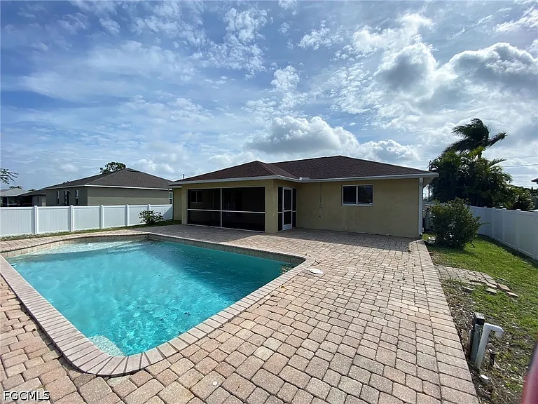 2136 NW 22nd Pl — Photo 35