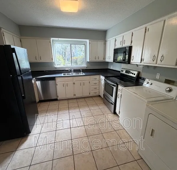 527 Tibet Ave #3 — Photo 6