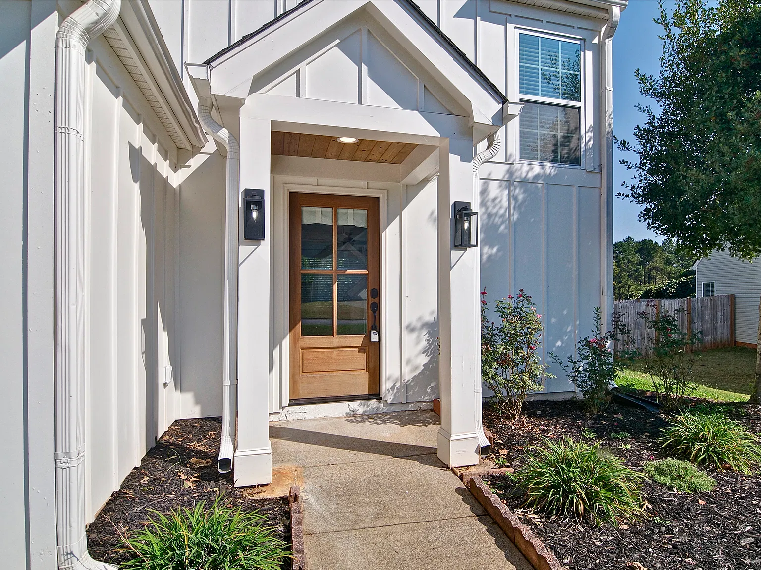 3 bed, 2.5 bath, 1540 sqft, $2,450 — Photo 2