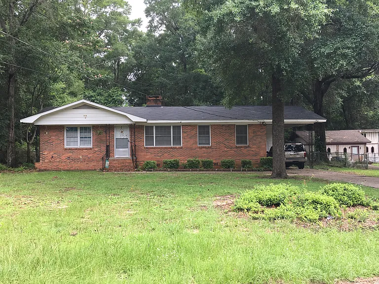 4762 N Pinewood Dr — Photo 1