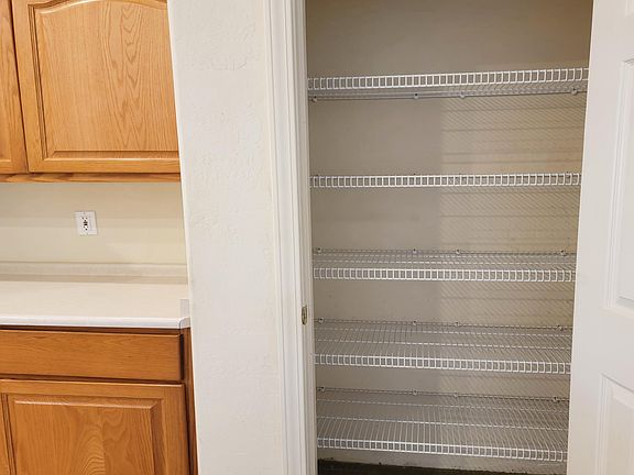 5th image of 1380 E CRESTVIEW Drive