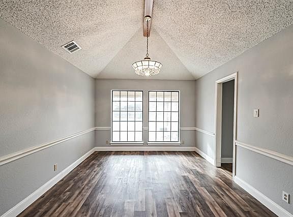 4th image of 2418 Wimbledon Dr
