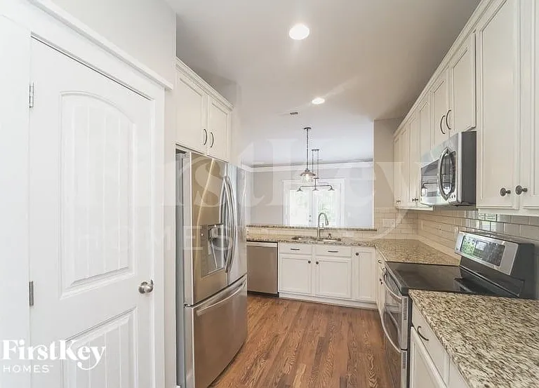355 Spring St — Photo 5