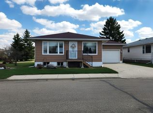 207 Roosevelt Ave, Underwood, ND 58576