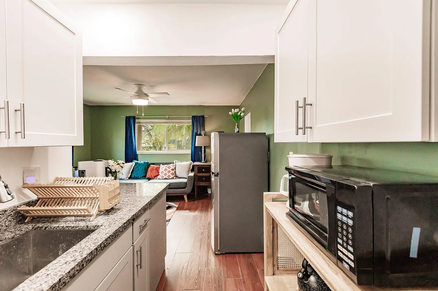 1 bed, 1.0 bath, 452 sqft, $1,800 — Photo 4