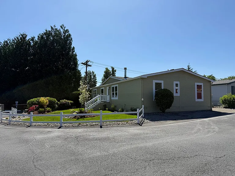 116 SE 8th St #26 — Photo 4