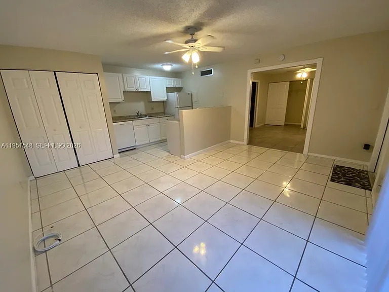 629 Executive Center Dr — Photo 19