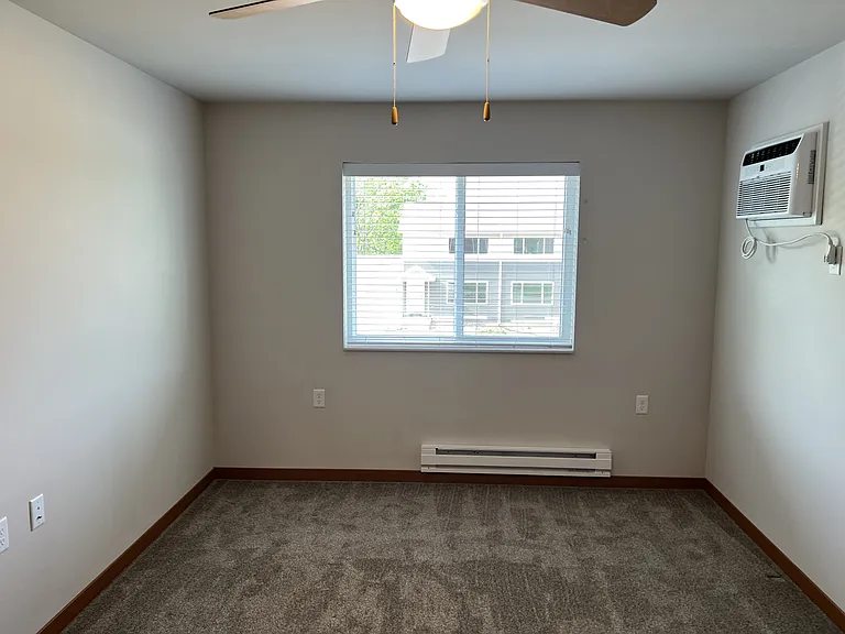 1247 Salem Dr — Photo 4