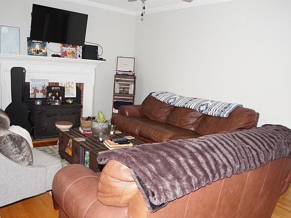 4th image of 179 Westbriar Pl
