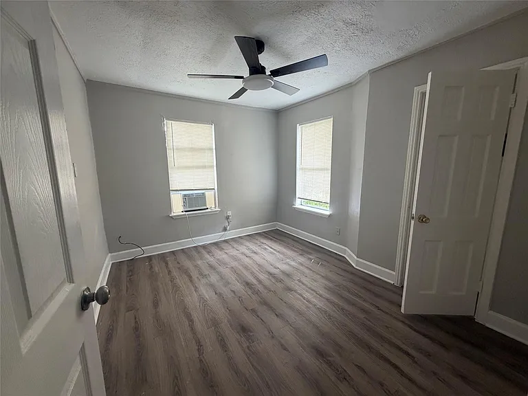 1314 Bernard St — Photo 7