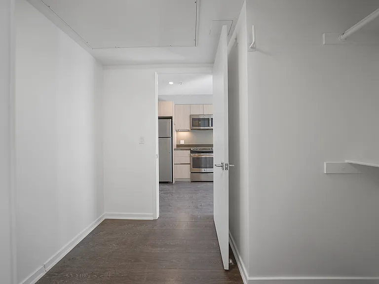 5800 Harold Way — Photo 15