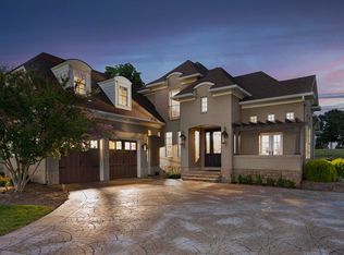 912 Carriage Ct, Bowling Green, KY 42103