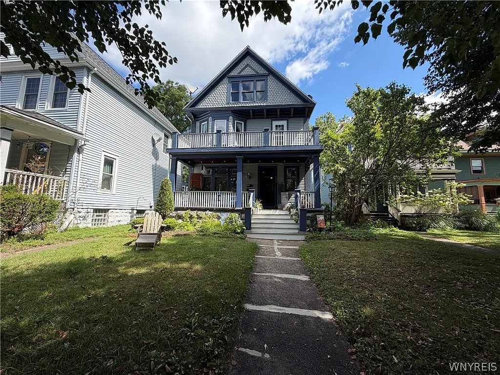 3 bed, 1.0 bath, 1300 sqft, $1,550 — Photo 2