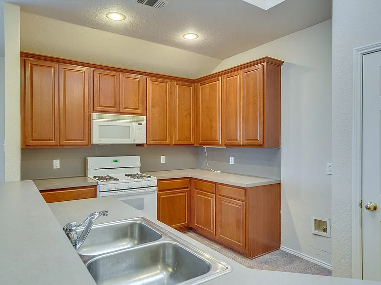 9804 Westmere Ln — Photo 12