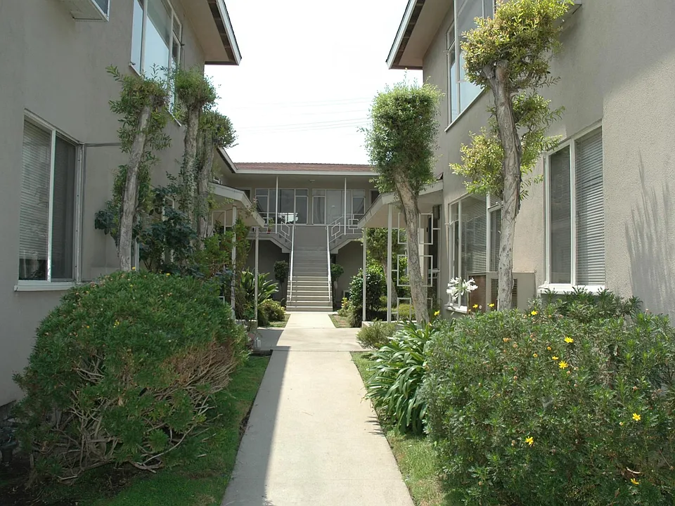 608 W Glenoaks Blvd #6