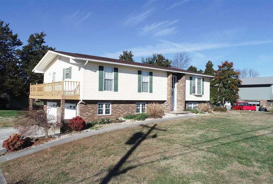 1st image of 411 Ravenwood Dr