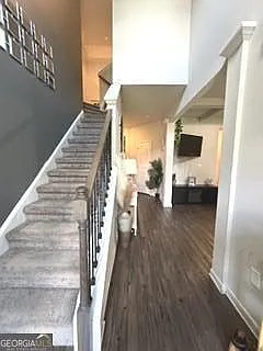 105 Westbury Dr — Photo 2