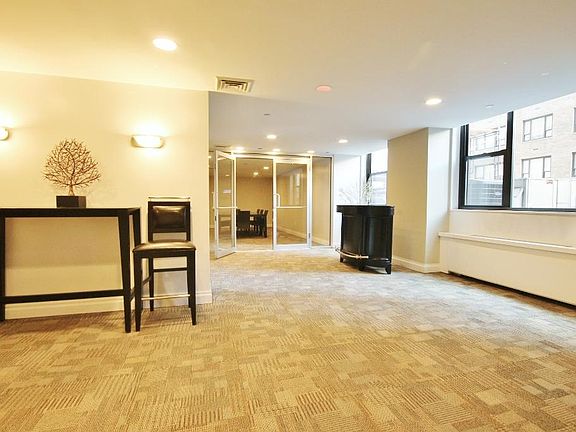 4th image of 211 E 46th St #11J
