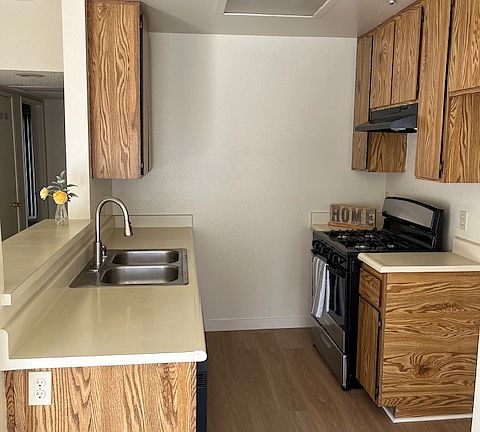 Kitchen has lots of counter space