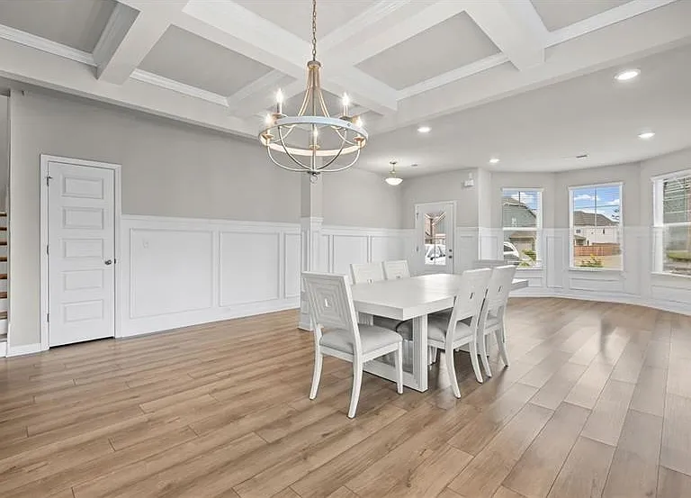 854 Orwell Dr — Photo 2