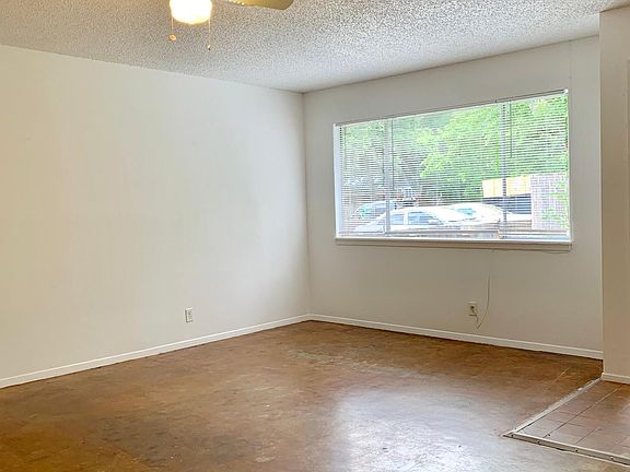 lots of light in Living room
