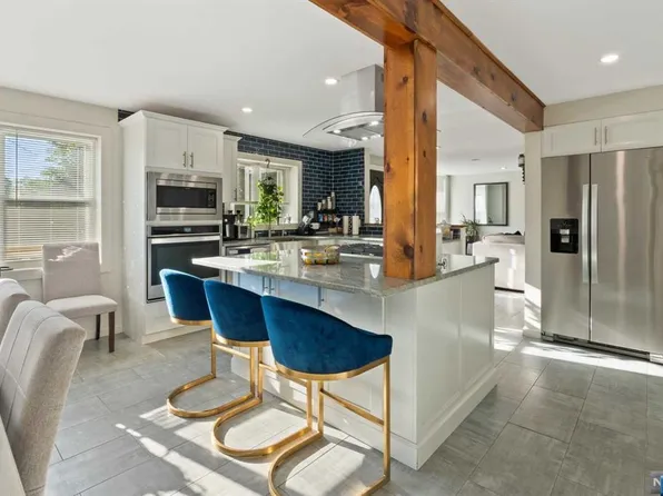 24 Tall Oaks Dr, Vernon, NJ 07462